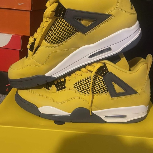 Jordan 4 - Picture 3 of 6